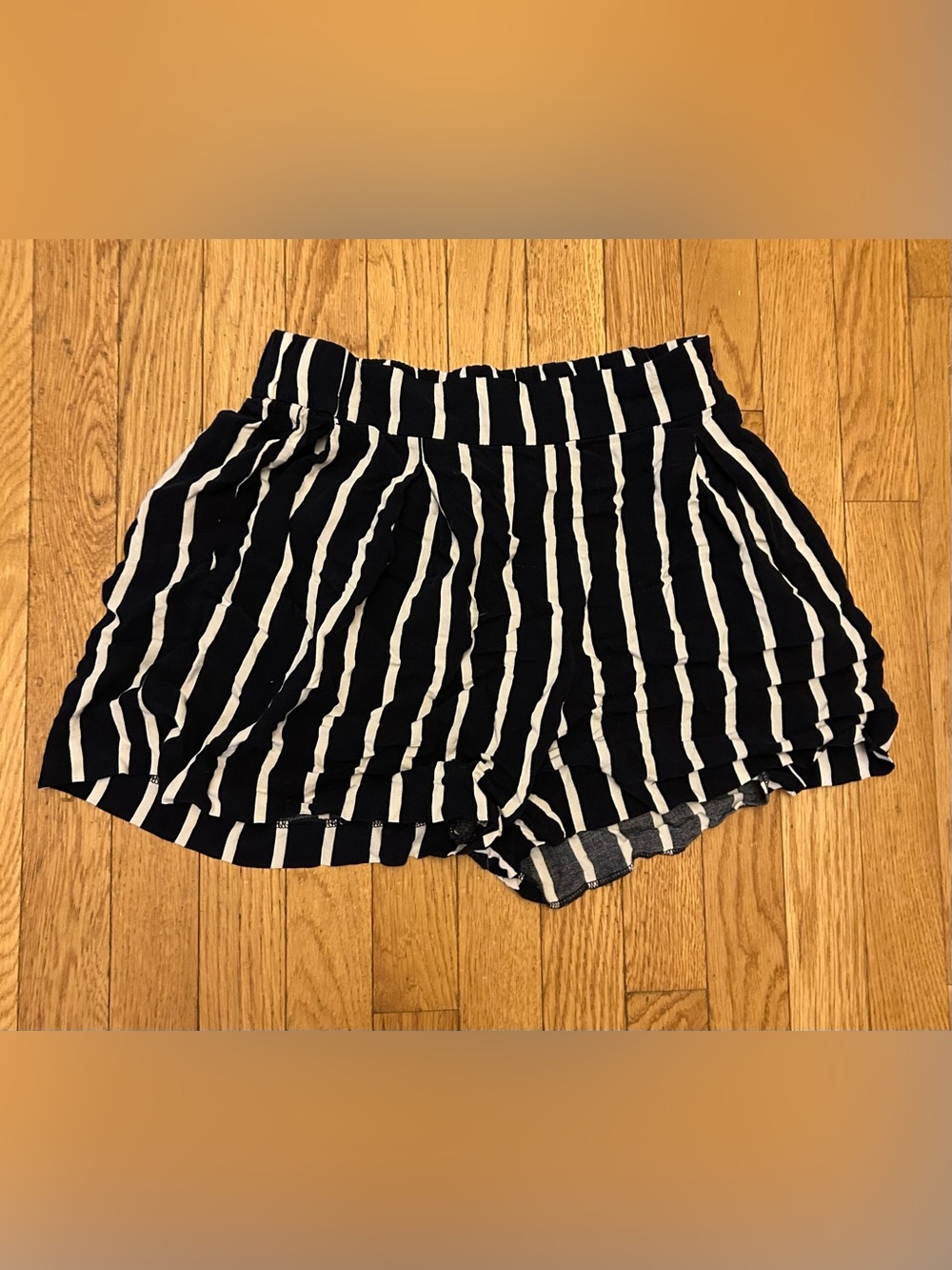 H&M Black White Striped Flowy Stretchy Shorts Size 8